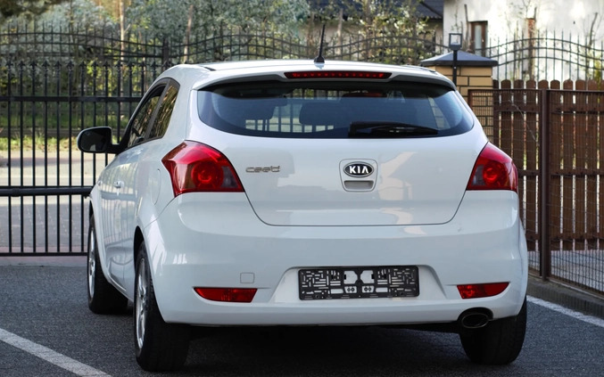 Kia Ceed cena 18900 przebieg: 155000, rok produkcji 2010 z Skaryszew małe 137